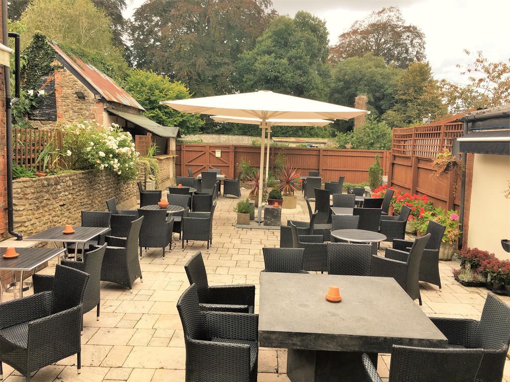 The Highworth Hotel Swindon Exteriör bild