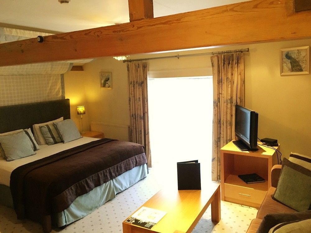 The Highworth Hotel Swindon Exteriör bild