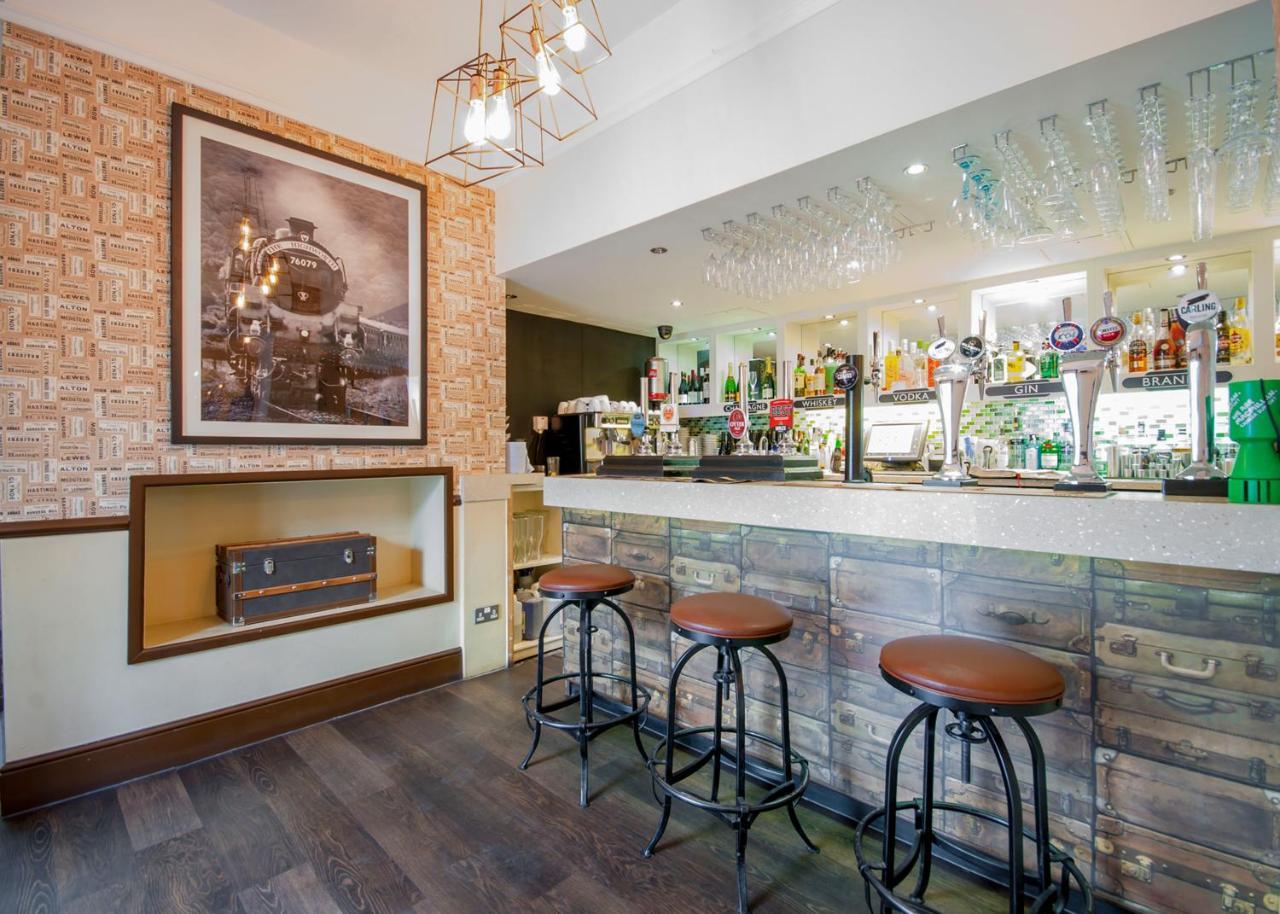The Highworth Hotel Swindon Exteriör bild