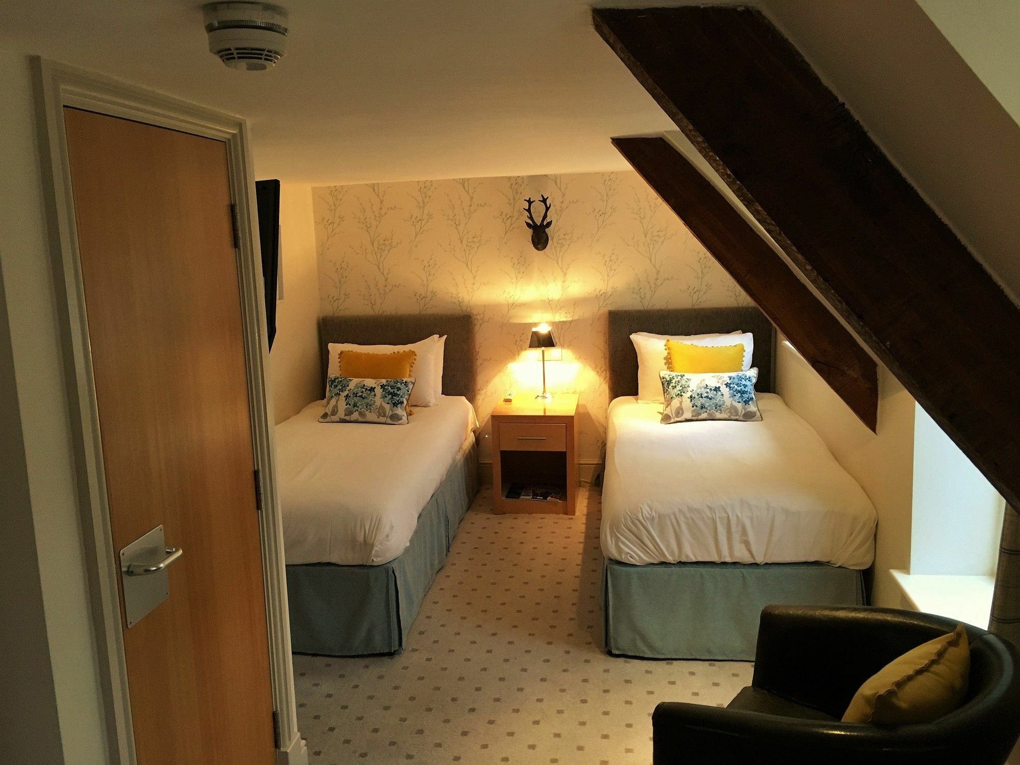 The Highworth Hotel Swindon Exteriör bild